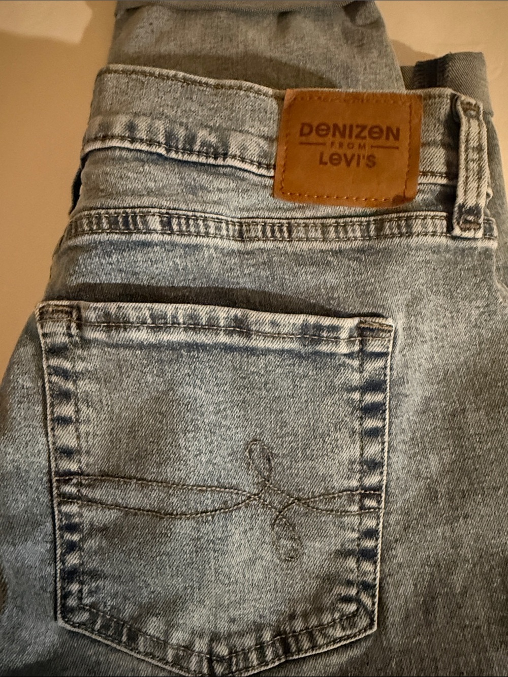 Classic Light Blue Women's High-Rise  Capri Jeans